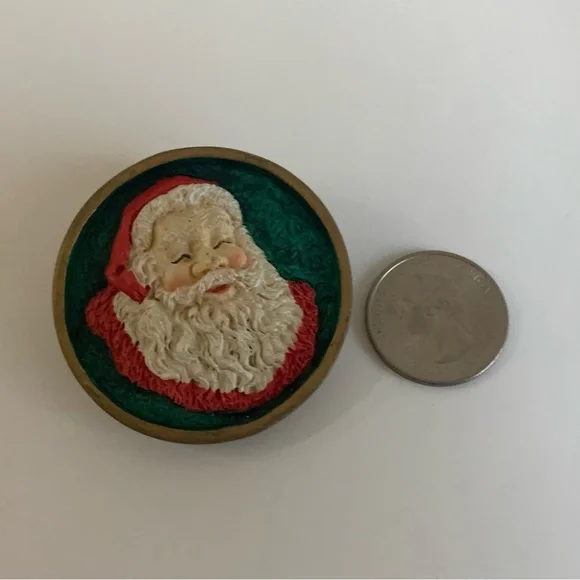 Vintage Round Santa Claus Brooch - Picture 2 of 5